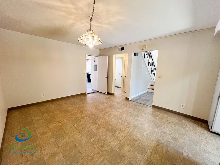 6547 Cobblestone Ct — Photo 12