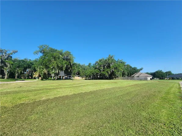 140 Regina Dr, Belle Chasse, LA 70037