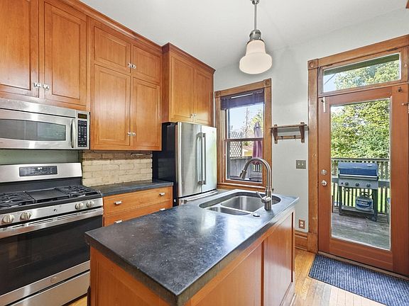 4th image of 111 Isabel St E