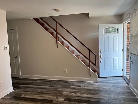 2nd image of 1023 W Oxford St #1