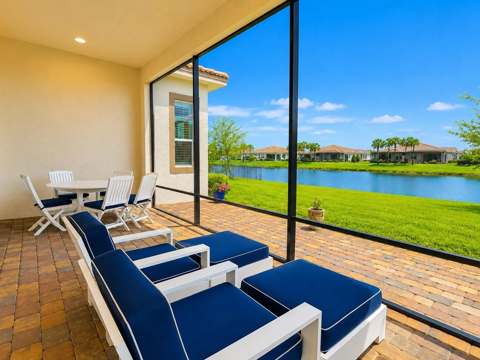 3 bed, 3.0 bath, 2222 sqft, $2,950 — Photo 2