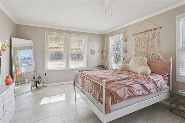 2140 Louisa St — Photo 12