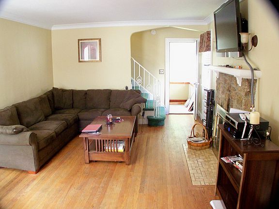3rd image of 104 Norwood Ave
