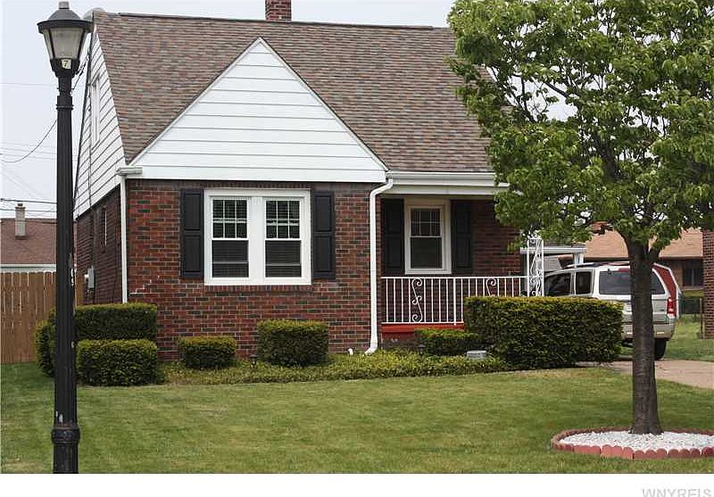 1st image of 109 Oakridge Ave