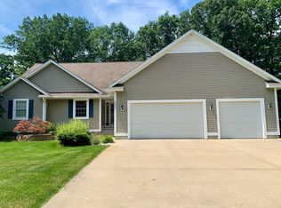 6859 Lakita Dr, Fruitport, MI 49415