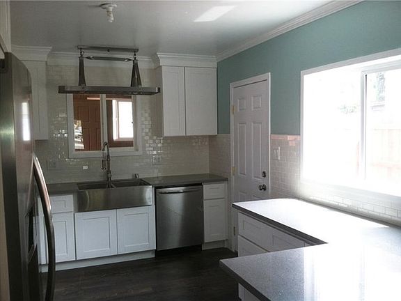 3rd image of 10922 Ringwood Ave
