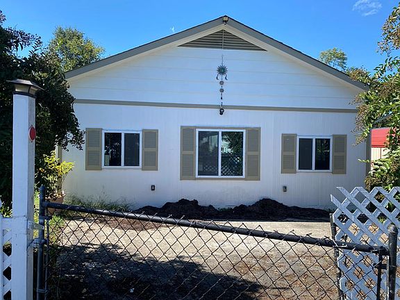 3rd image of 132 & 134 Maryville Cir