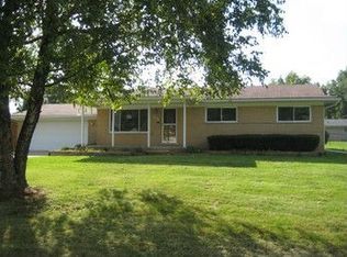 2821 Huntington Park Dr, Waterford, MI 48329