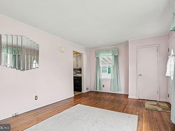 3rd image of 56 Sussex Rd