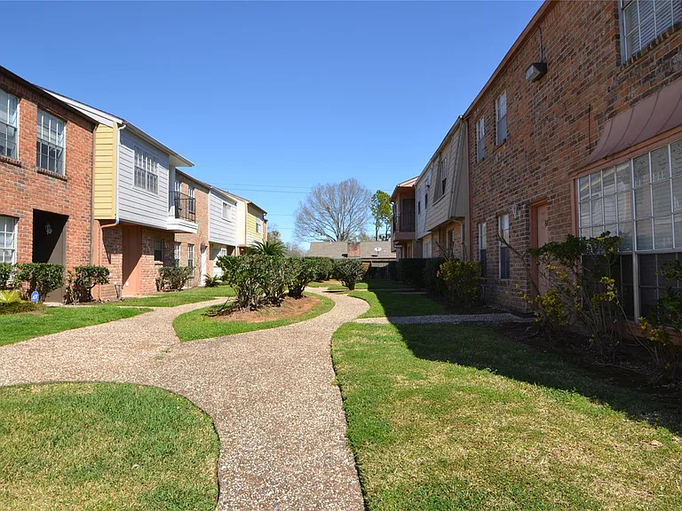 9200 W Bellfort Ave #79 — Photo 39