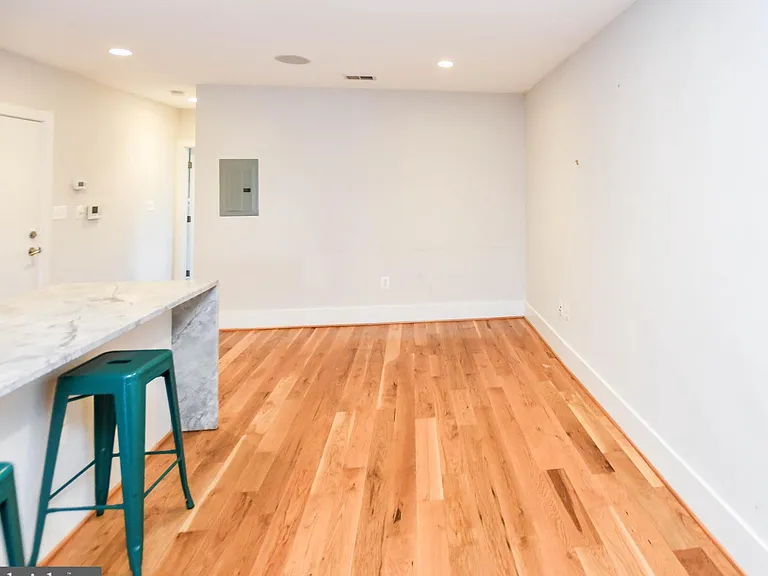 913 Quincy St NE #3 — Photo 30