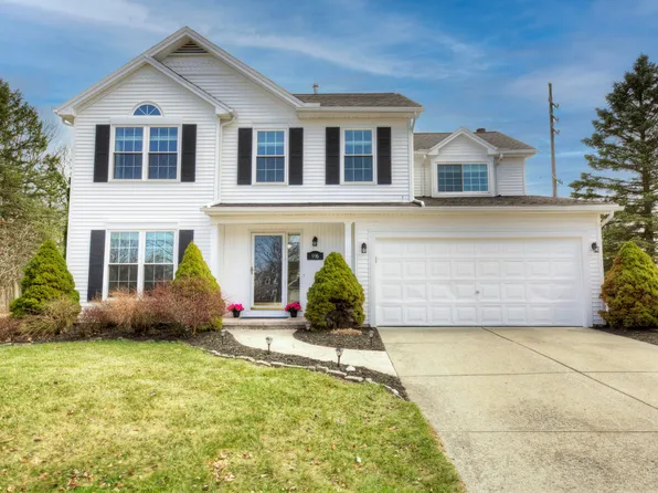 996 Oak Creek Dr, South Lyon, MI 48178