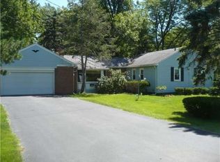 2115 Hopkins Rd, Getzville, NY 14068