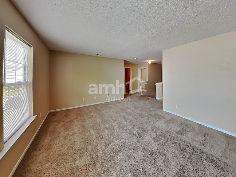 6804 Woodland Heights Dr — Photo 10