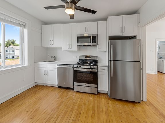2nd image of 3048 W Cornelia Ave #3