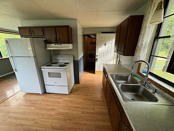 3rd image of 2529 Evanston Ave
