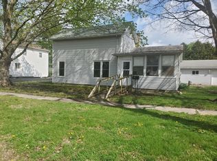 321 E Seminary Ave, Onarga, IL 60955