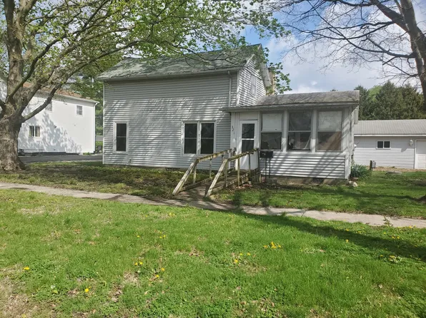 321 E Seminary Ave, Onarga, IL 60955