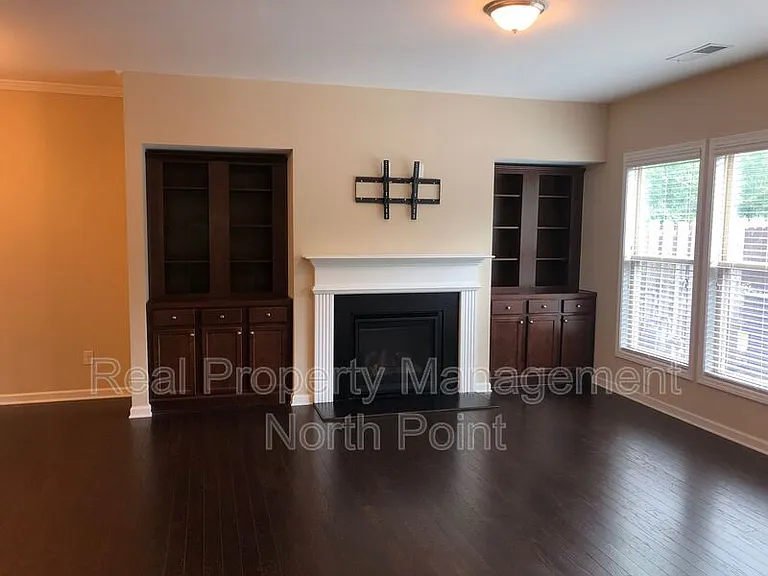 1175 Hampton Oaks Dr — Photo 10