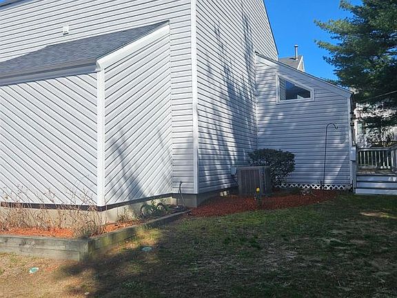 4th image of 18 Landsdown Dr #18