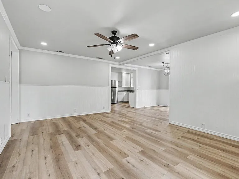 1112 N Lockhart St — Photo 27