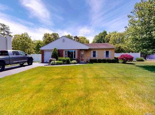 14 Ruth Ln, Selden, NY 11784