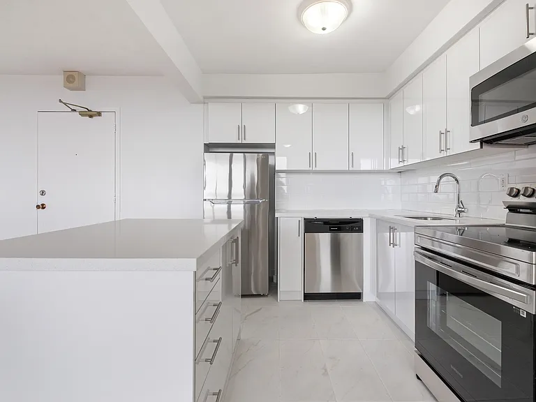 250 Frederick St — Photo 1