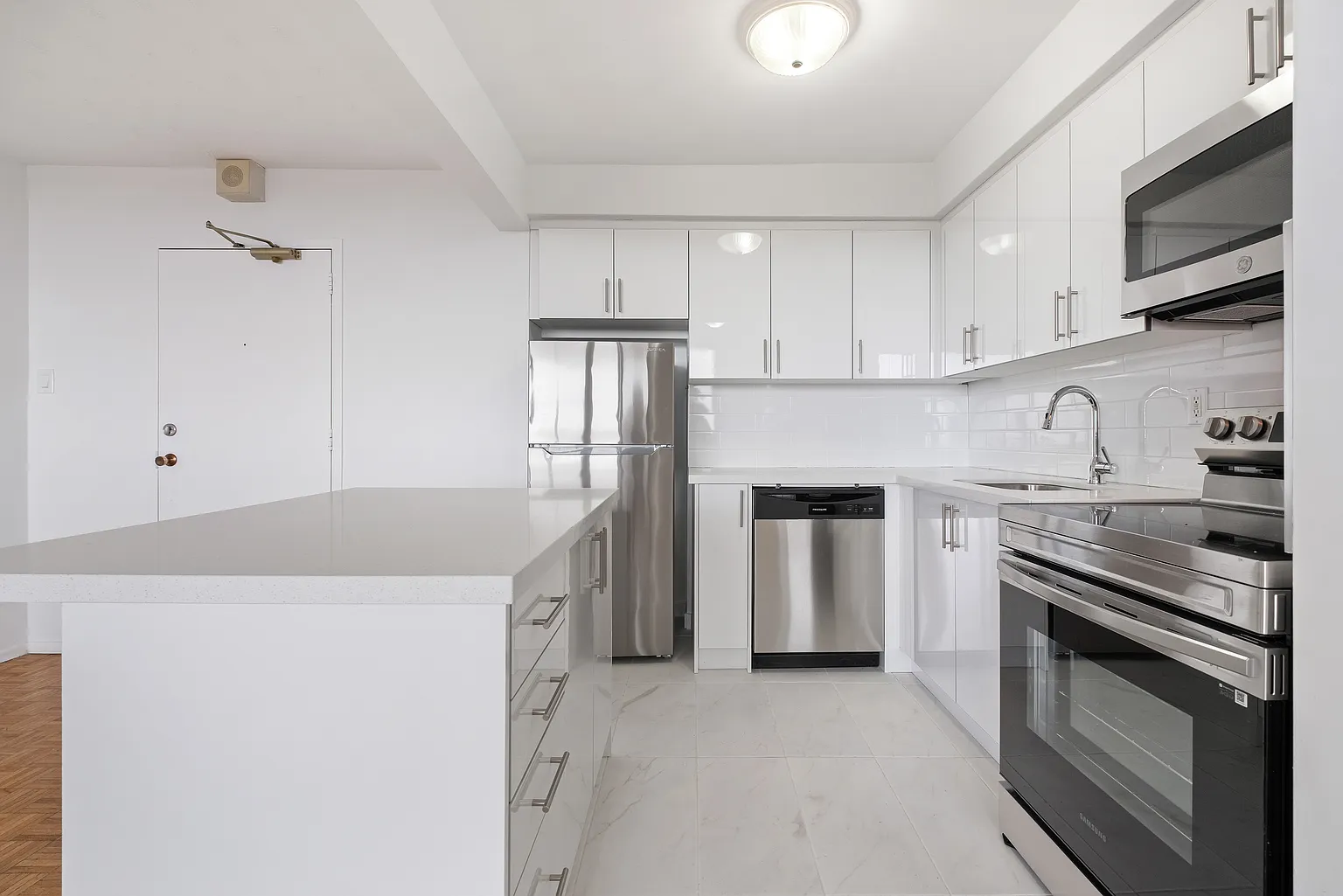 250 Frederick St #1498065 photo 1