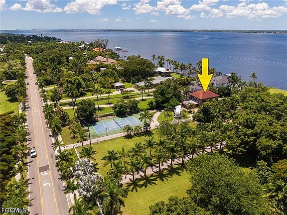 3rd image of 2430 McGregor Blvd