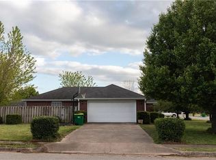 1131 Greenway St, Springdale, AR 72764