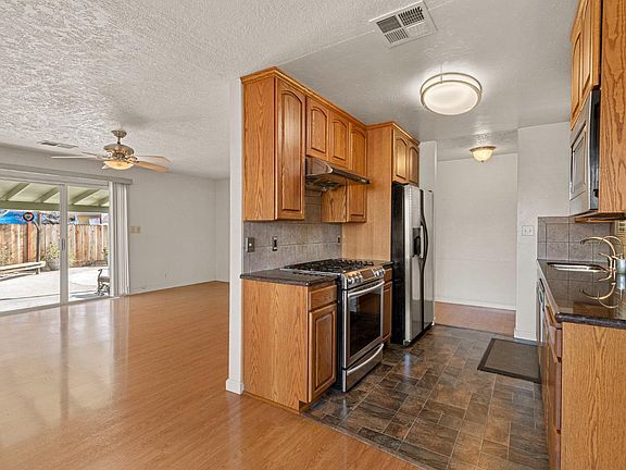 5th image of 1428 Kent Way