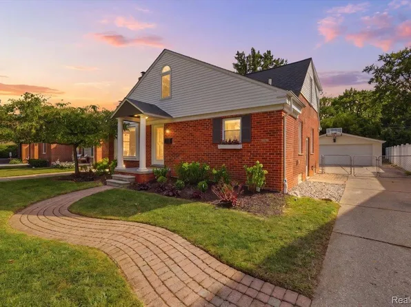 1872 Banbury St, Birmingham, MI 48009