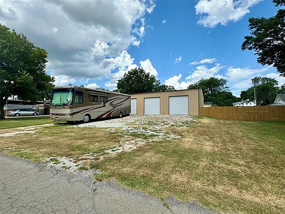 2nd image of 204 S 11th St
