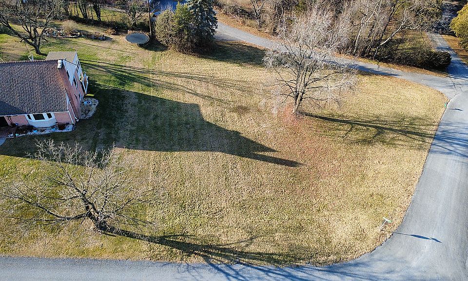 1st image of 24 Kensington Dr