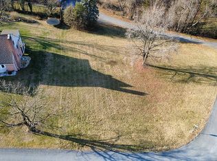 24 Kensington Dr, Chambersburg, PA 17201