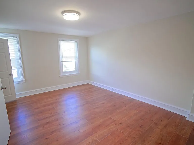 3718 Calumet St — Photo 5