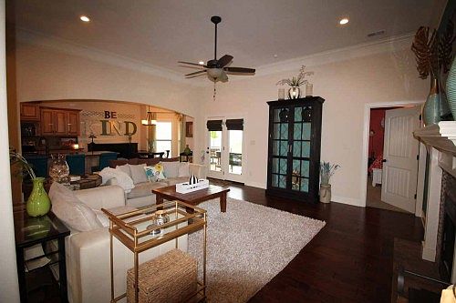 4th image of 245 Greenhill Dr