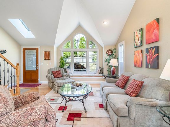3rd image of 4629 Lighthouse Dr NE
