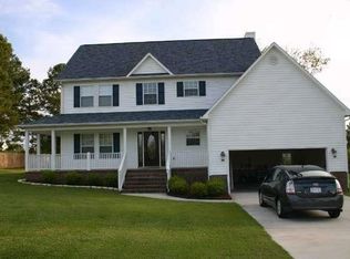 200 English Walnut Dr, Richlands, NC 28574