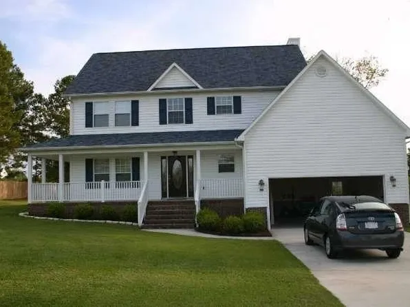 200 English Walnut Dr, Richlands, NC 28574
