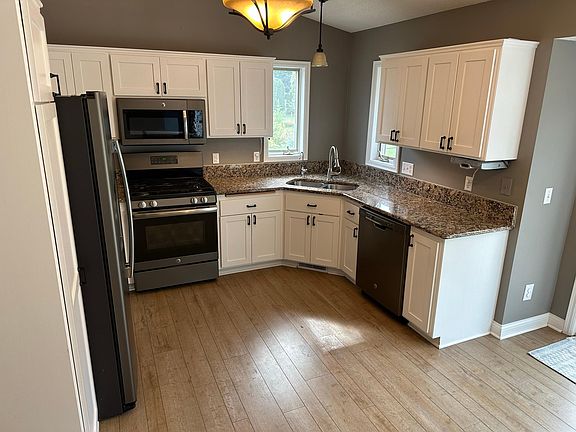 5th image of 8600 Alisa Ct