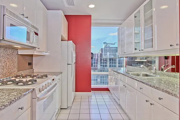 Rented by Sotheby's International Realty | media 22