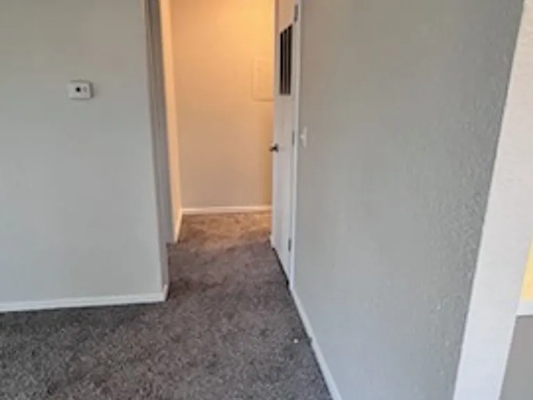Hickory Grove Apartments — Photo 19