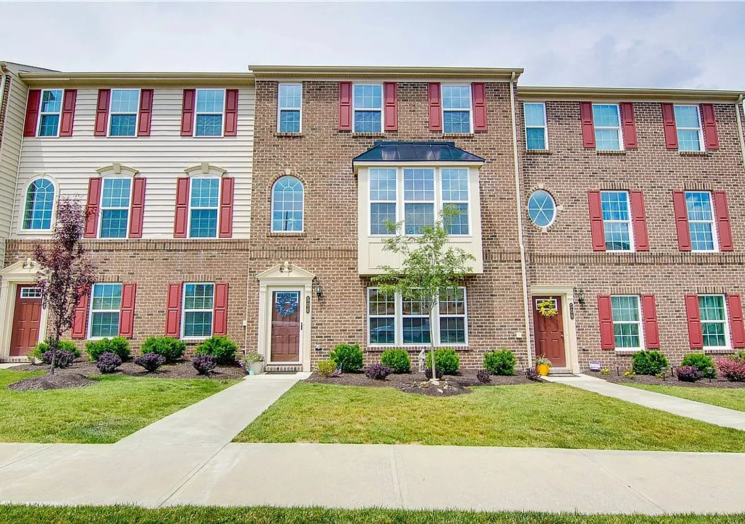 Beautiful 3-Bedroom, 2.5-Bath Townhome in Wexford available September 1! — Photo 1