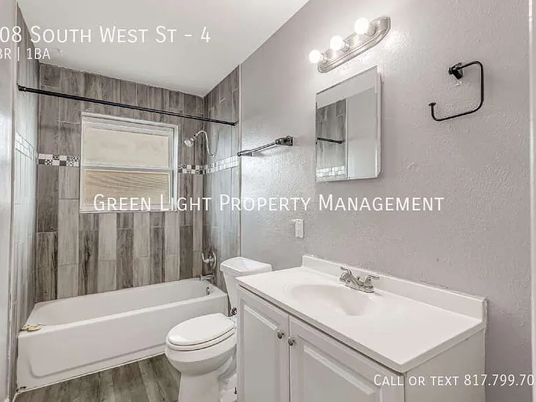 308 S West St #4 — Photo 9