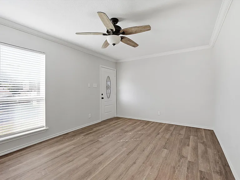 1515 Waco Ave — Photo 8