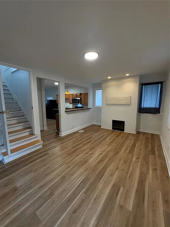 3 bed, 2.0 bath, 1280 sqft, $1,599 — Photo 2