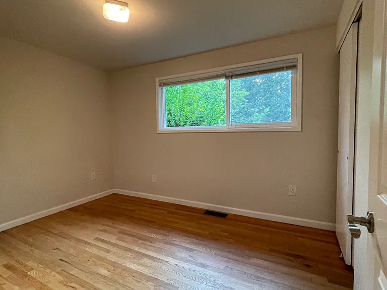 14212 SE 37th St — Photo 9