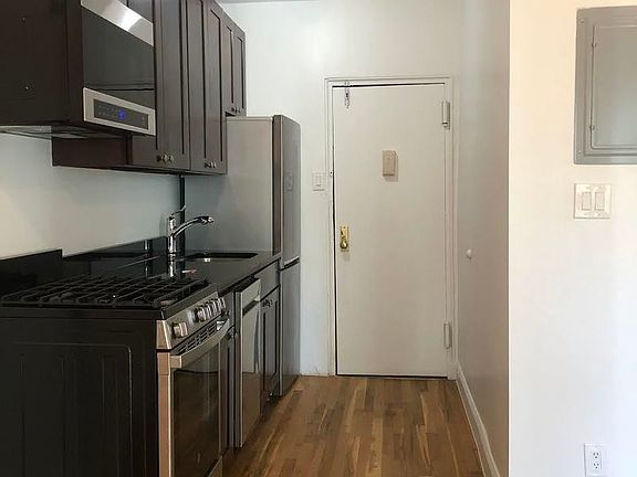 2nd image of 124 Jefferson Ave APT 3r