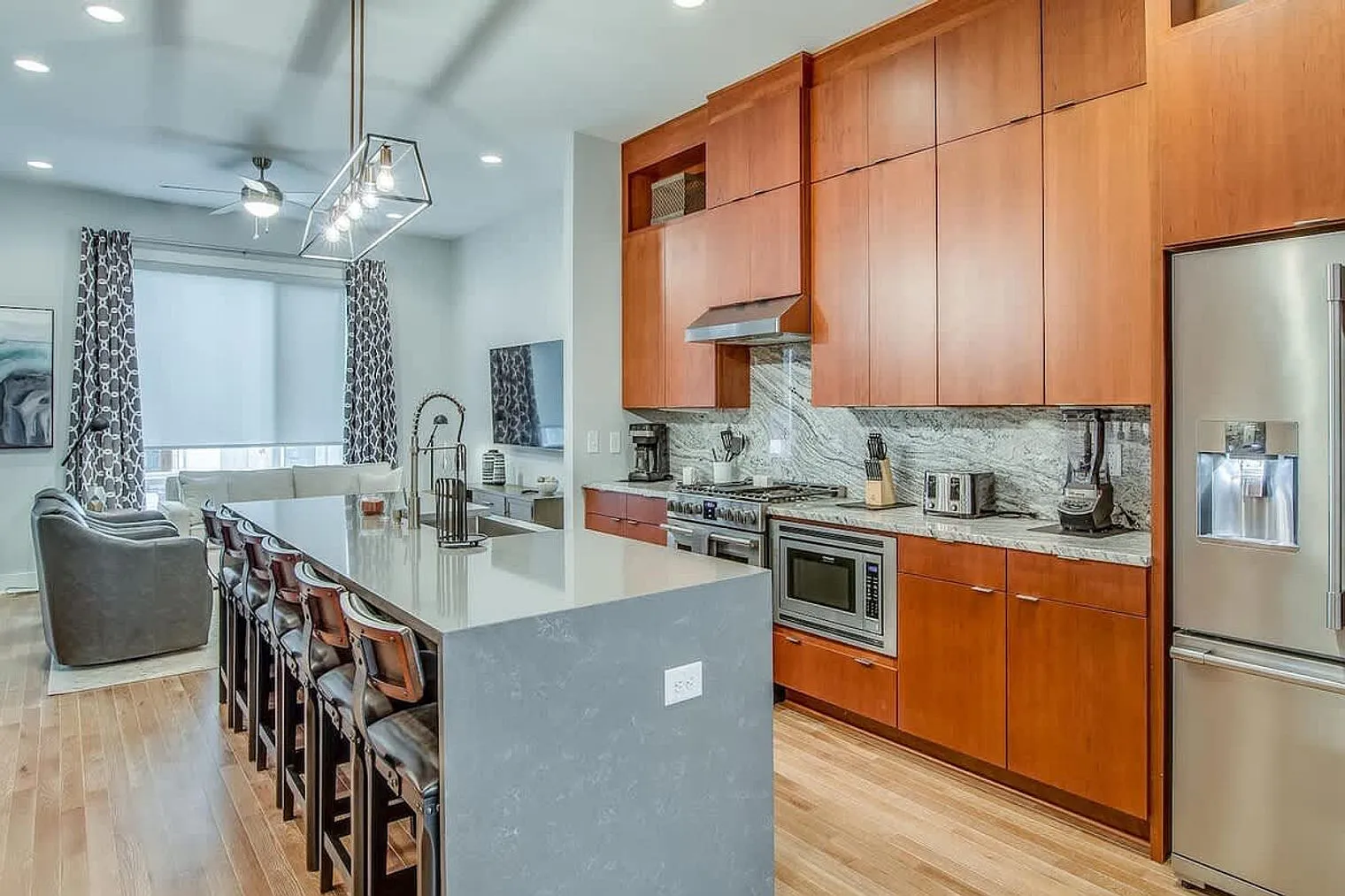 4 bed, 3.0 bath, 1786 sqft, $6,990 — Photo 3
